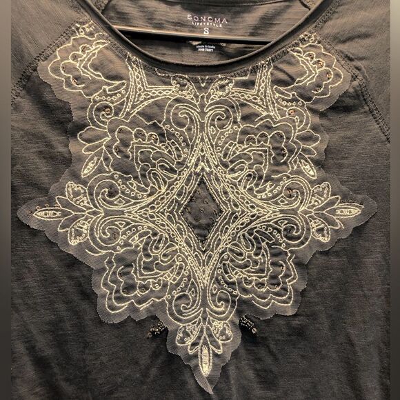 Sonoma medium gray women’s long sleeve top with embroidered flower, size small - Picture 3 of 7